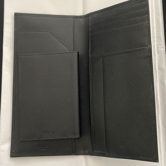PRADA black Saffiano Leather Bifold wallet card holder passport holder? - Picture 4 of 10